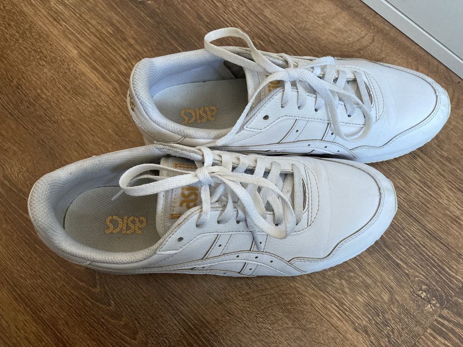 Buty damskie Asics Tiger Runner białe 1192A190