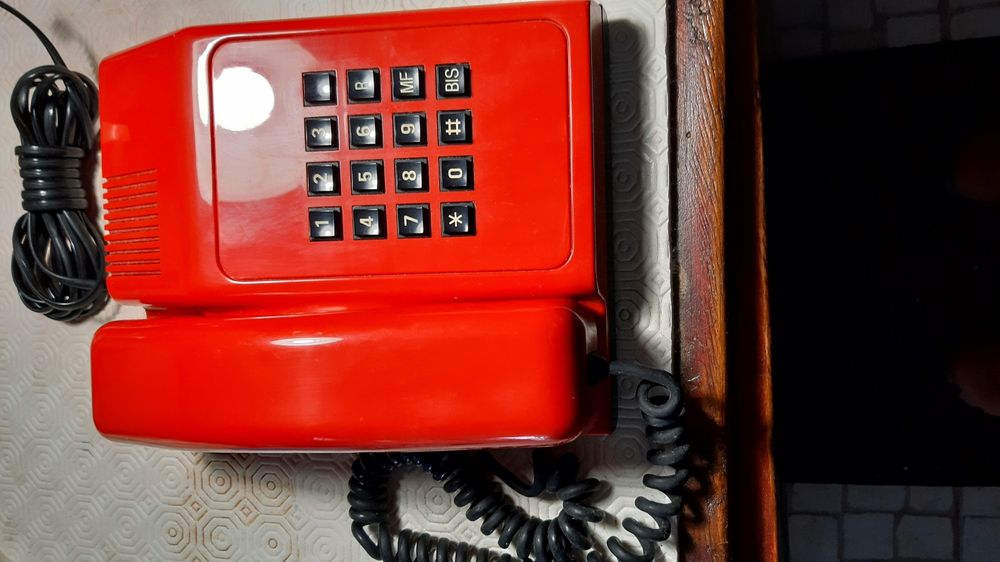 Telefone antigo a trabalhar
