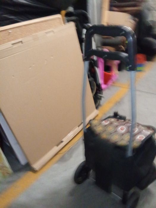 Trolley compras em bom estado