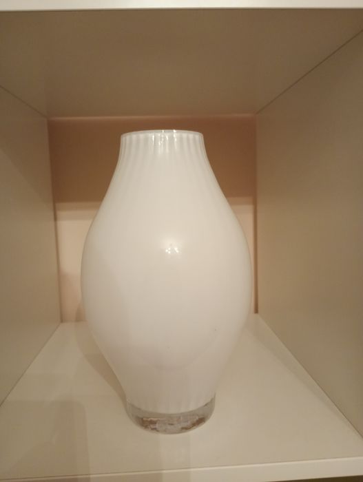 Wazon szklany biały 27cm