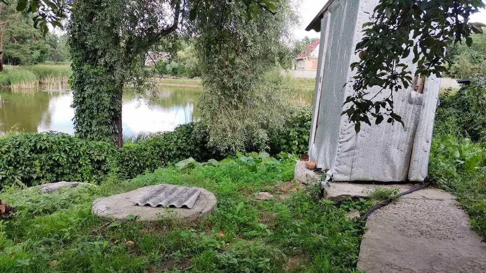 Продам будинок на березі озера в с.Калинівка. Газ,бойлер,сад