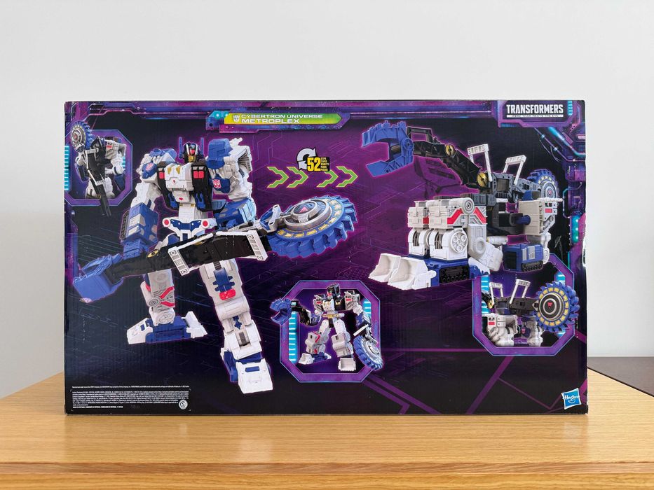 Figura Selada Transformers Legacy Cybertron Universe Metroplex Hasbro