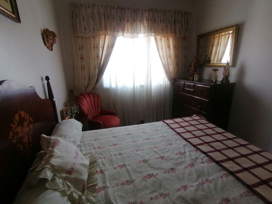 Alugo quarto professores ou outros profissionais deslocadas