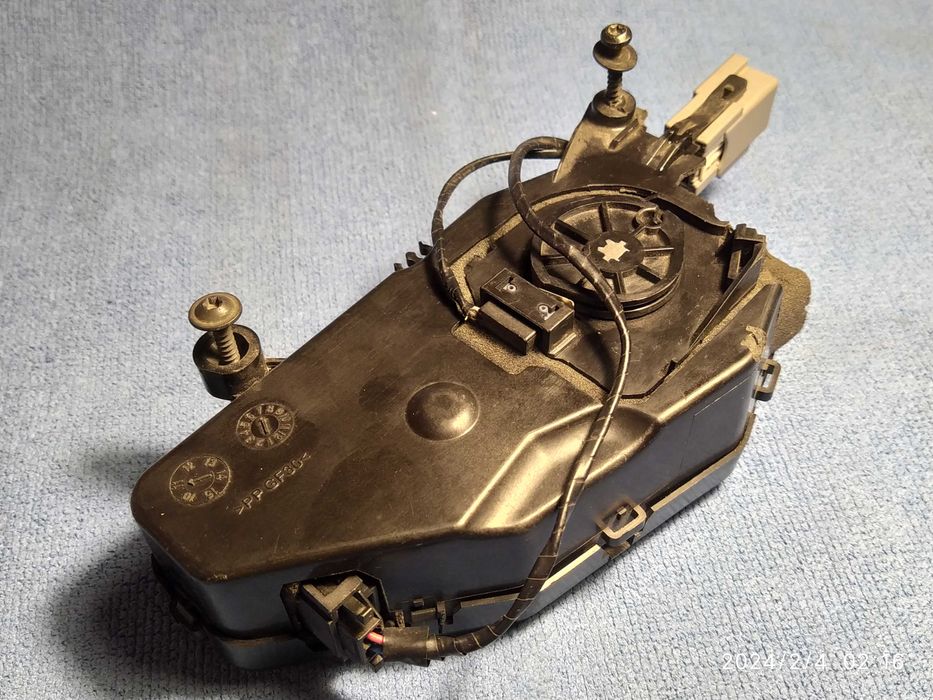 Привод  замка ляды Volvo XC70  V70