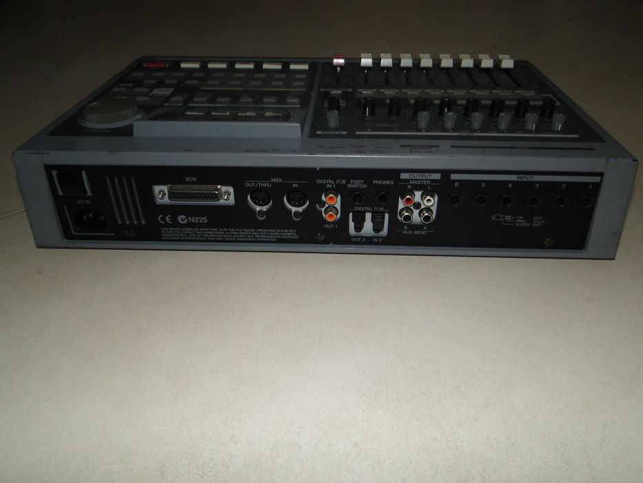 Cyfrowe Studio Muzyczne Mikser Rejestrator ROLAND VS-880EX.Mega Okazja
