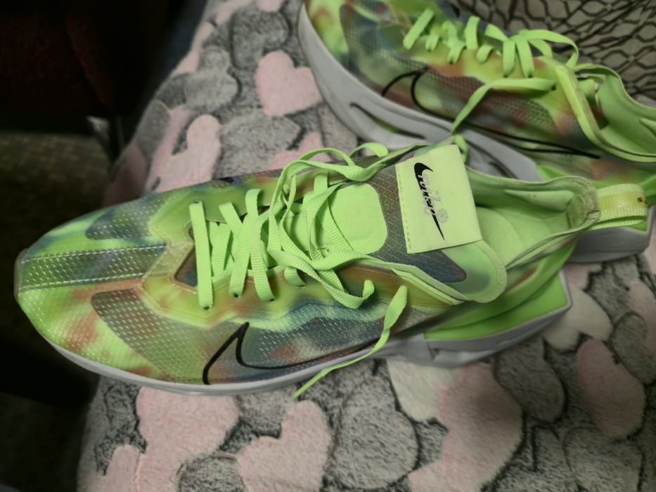 Продам жіночі кросівки Nike