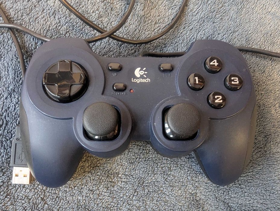 Pad Logitech do gier na USB-A