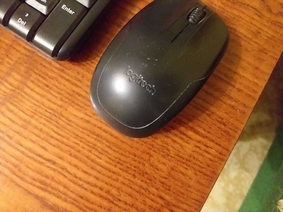 Logitech клавиатура и мышь +коврик для мыши