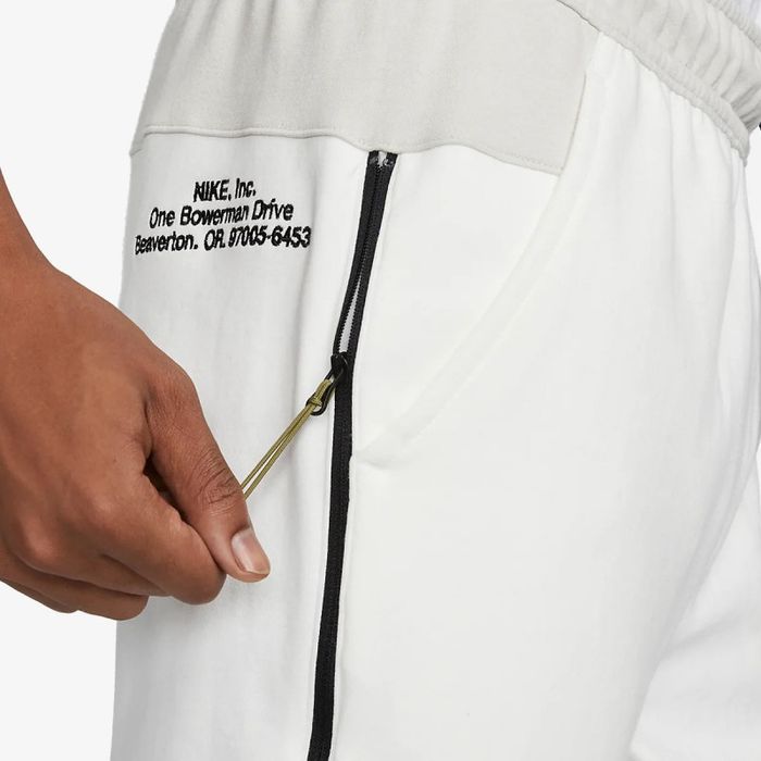 Штани спортивні Nike Sportswear Tech Fleece Authorised DM6552-133