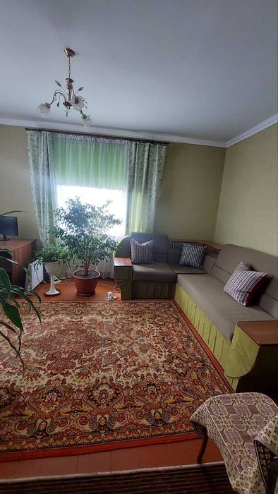 Продається гарний доглянутий будинок в с.Конюшки