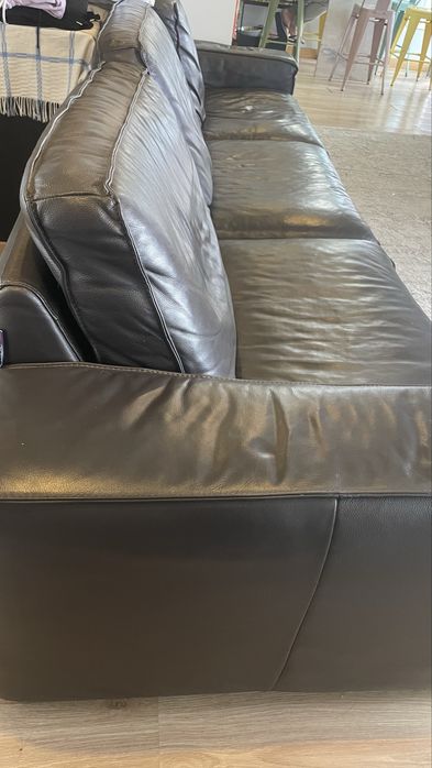 Vende- se sofa de couro + tapete 300x250 URGENTE
