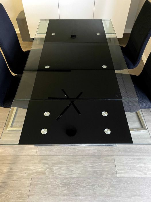 Mesa de Jantar extensível com 4 cadeiras