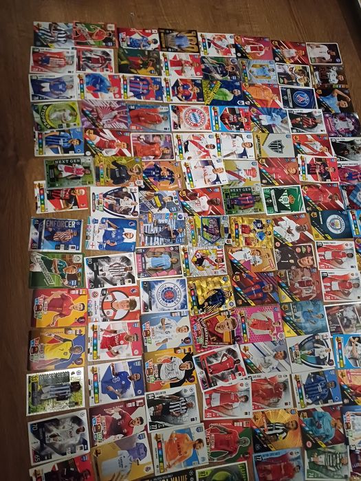 Sprzedam karty piłkarskie