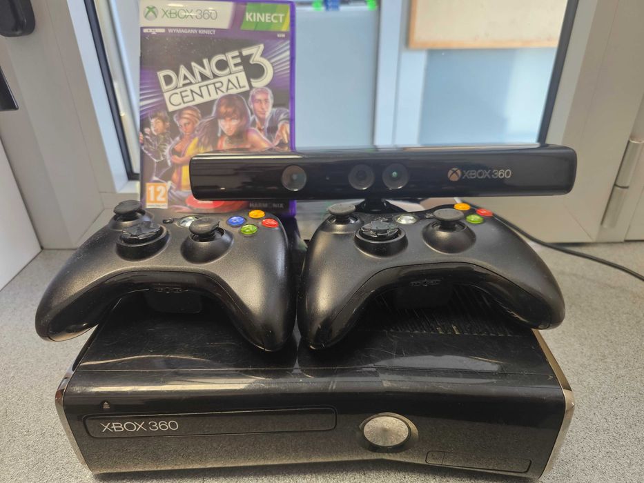 Konsola Microsoft Xbox360 kinect 2 pady gra Dance Central 3