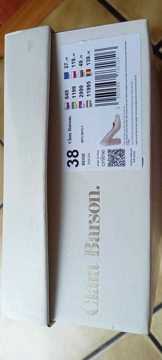 Nowe buty na obcasie zakupione w CCC.