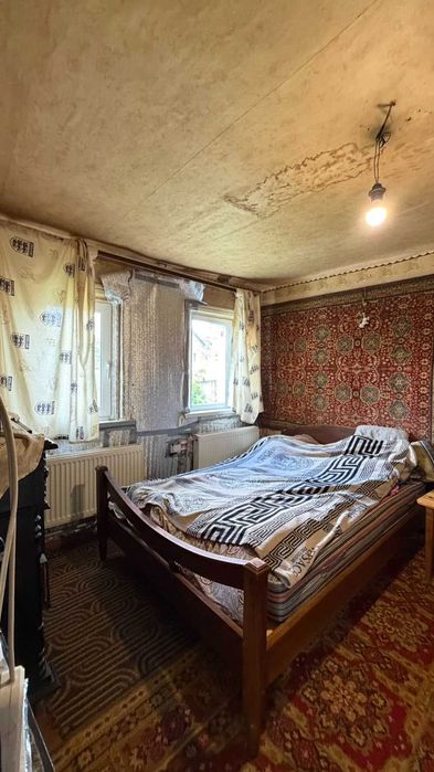 Продам крепкий дом в центре с. Буды (ул. Сковороды)