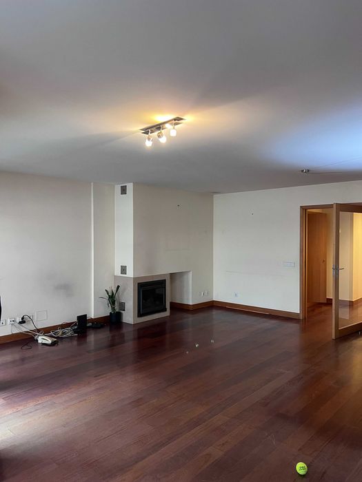 Apartamento T3 – 3 Suites, 3 Lugares de garagem - a 50 metros do Mar