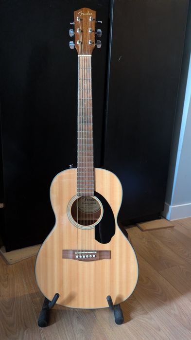 Guitarra Acústica Fender CP-60S Parlor (Tampo Maciço) + Saco FA610 + Suporte