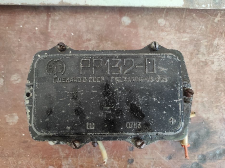 Реле зарядки 14 В.