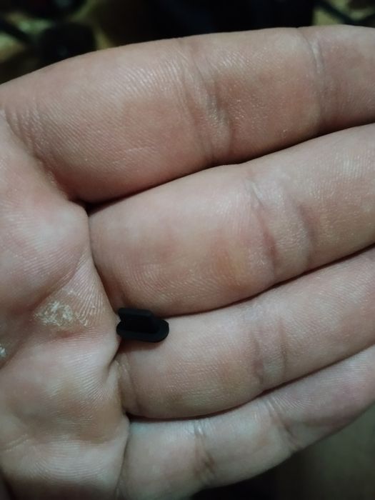 Sprzedam zatyczki do ochrony gniazd ładowania do starszych iPhona