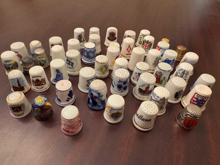 Conjunto de dedais de porcelana de diversos paises