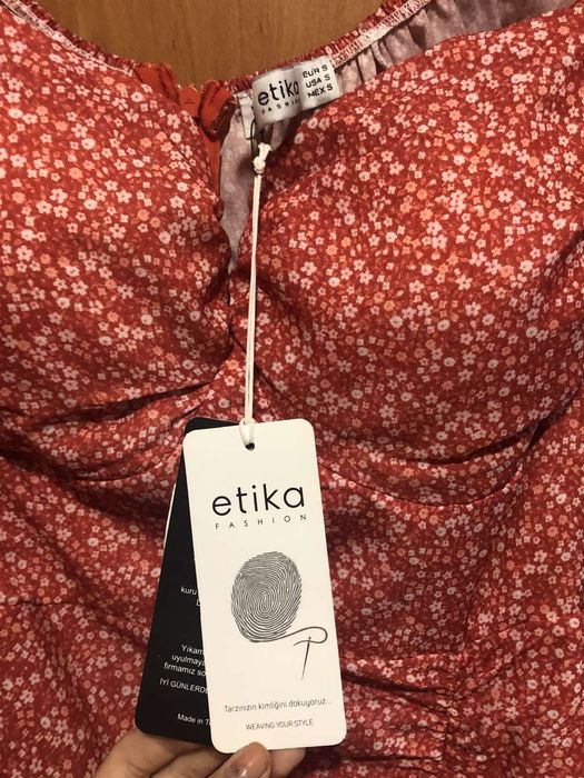 Червона вечірня сукня