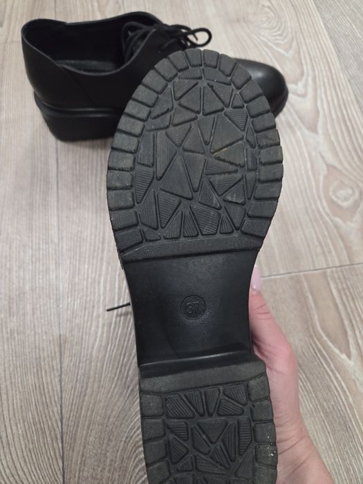 Шкіряні туфлі, глибокі туфлі