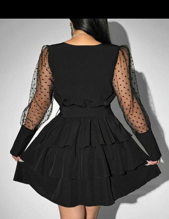 Sukienka z długim rękawem i kontrastową siateczką w dużym rozmiarze