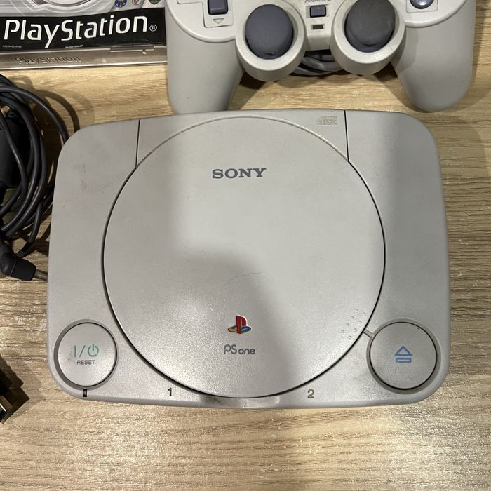 Playstation 1 PS1 PSOne + Fifa 2004