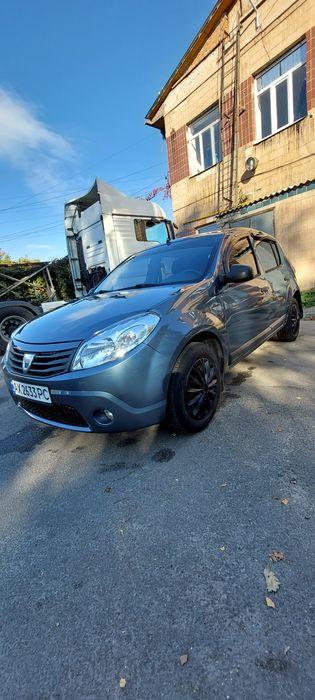 Dacia sandero 1.4 гбо в отличном состоянии. ТОРГ