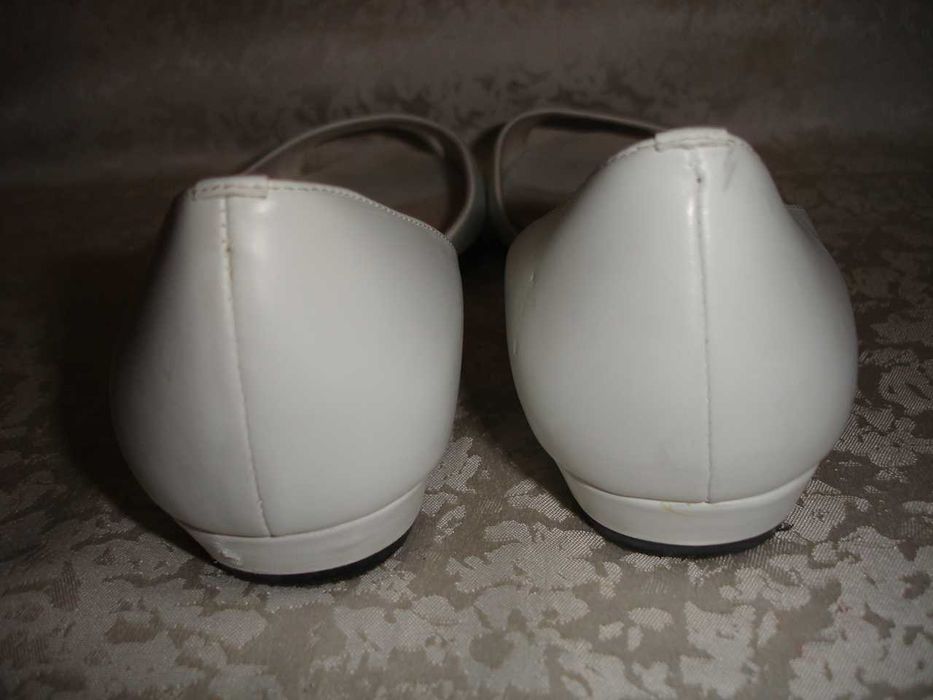 ТУФЛІ жіночі брендові ALDO 39-39,5 р. (устілка 26 см). ШКІРА. БІЛІ.