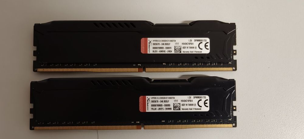 2 memórias HyperX 2x4gb 2400Mhz