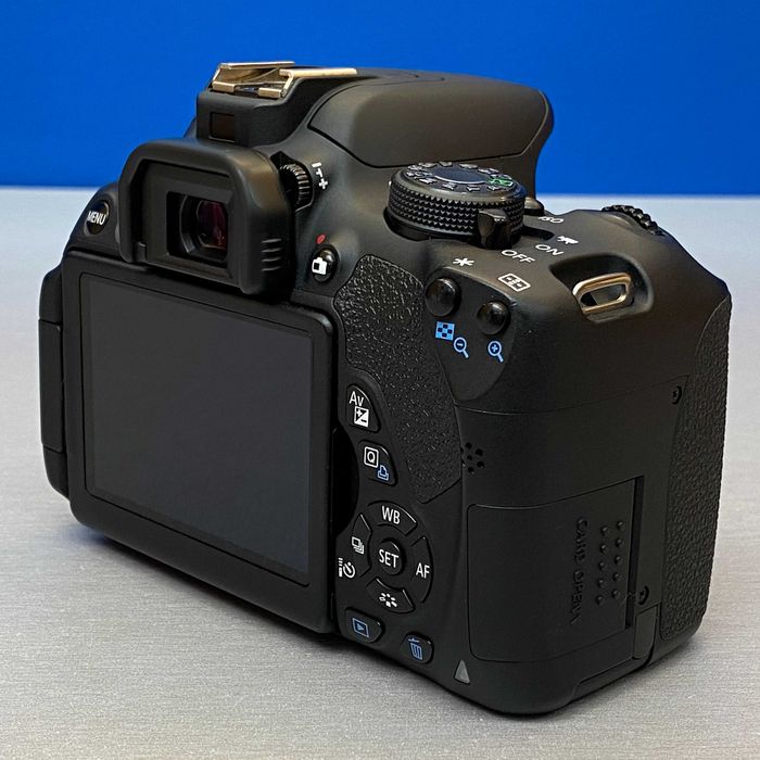 Canon EOS 700D (Corpo) - 18MP