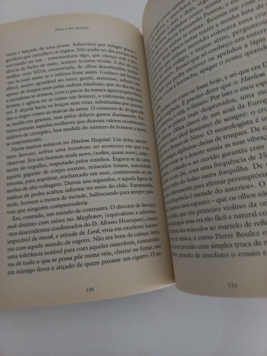 Livro "Sinto Muito " de Nuno Lobo Antunes