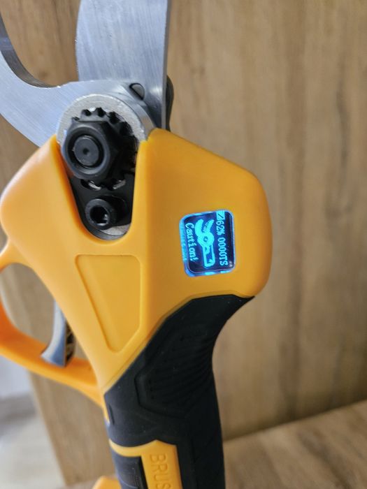 Sekator akumulatorowy do baterii Dewalt