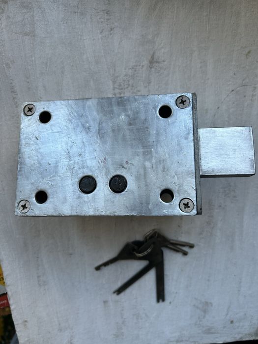 Замок гаражный , накладной , на 2 ключа