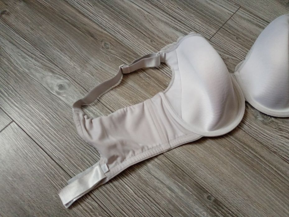Biustonosz z koronkowym wykończeniem lace 75F Debenhams