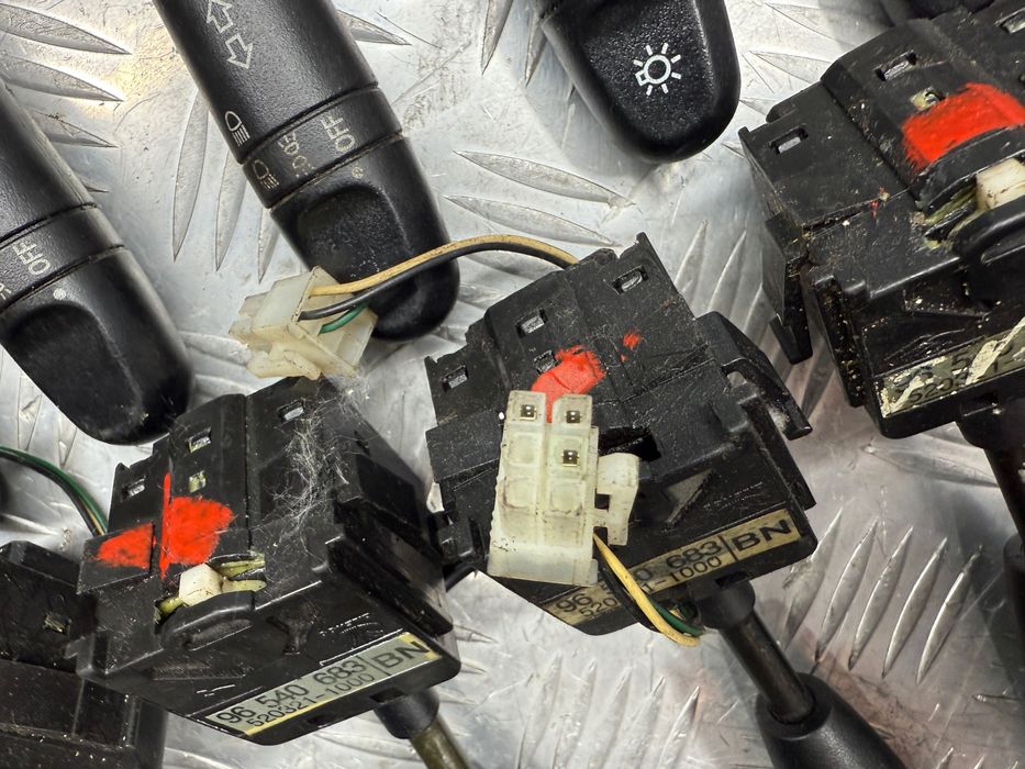 Подрулевой переключатель левый поворотов chevrolet aveo t200  96540683