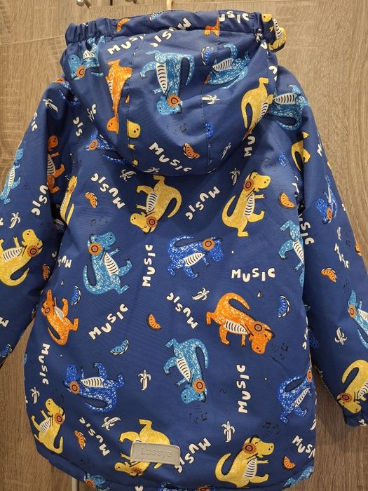 Демісезонна куртка на хлопчика 104р