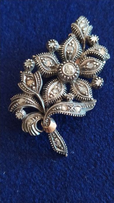 Peças de prata com ouro