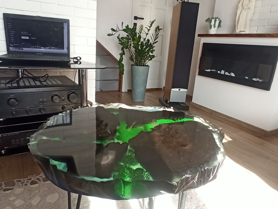 Stół, blat.stilik kawowy z żywicą epoksydową