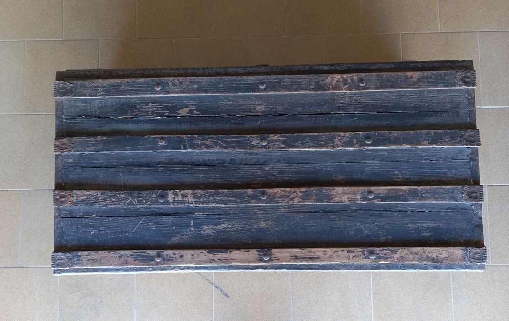 Arca / mala de porão antiquíssima