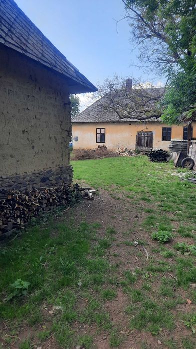Будинок ,земельна ділянка.