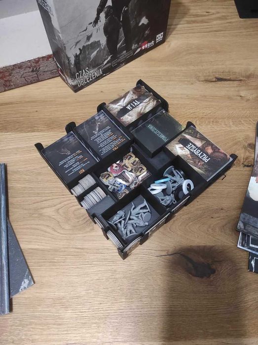 Insert 3D do gry planszowej This War of Mine – mieści 2 dodatki