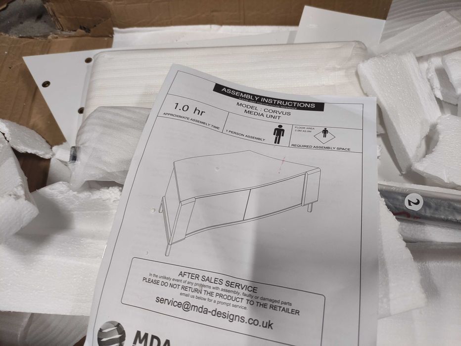 MDA Designs CORVUS komoda rtv biała współczesna szafka drzwi szklane