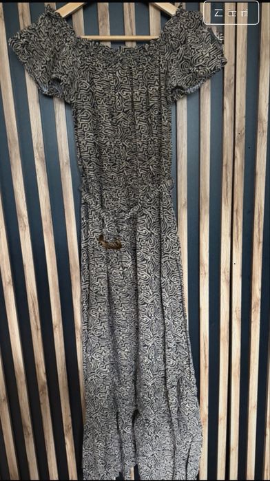 Sukienka maxi.