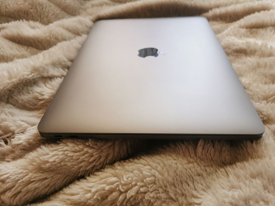 Laptop macbook i5 a1708 bardzo ładny zadbany