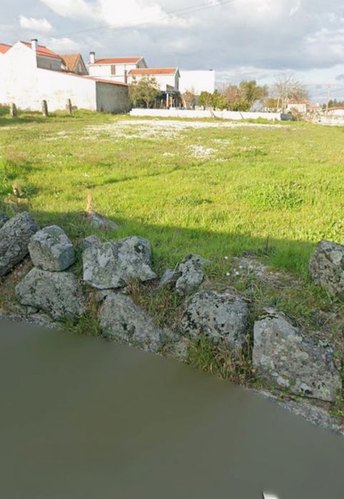 Terreno com licença para construçâo