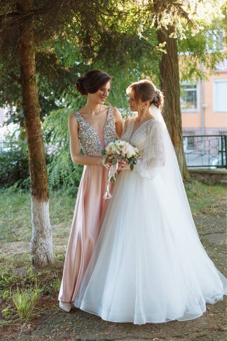 Весільна сукня