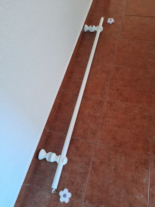Varão de cortinado de quarto de menina